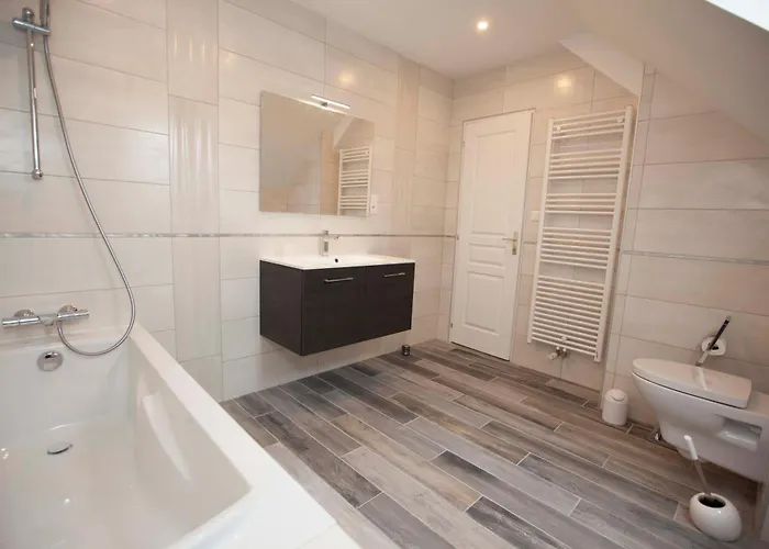 Le Petit Concise A 20mn Du Mont Michel Nyaraló Saint-James